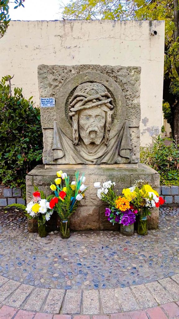 Intervención escultura Cristo de la Coronación en el marco de proyecto de restauración de la carrera de Restauración de Bienes Patrimoniales DUOC UC