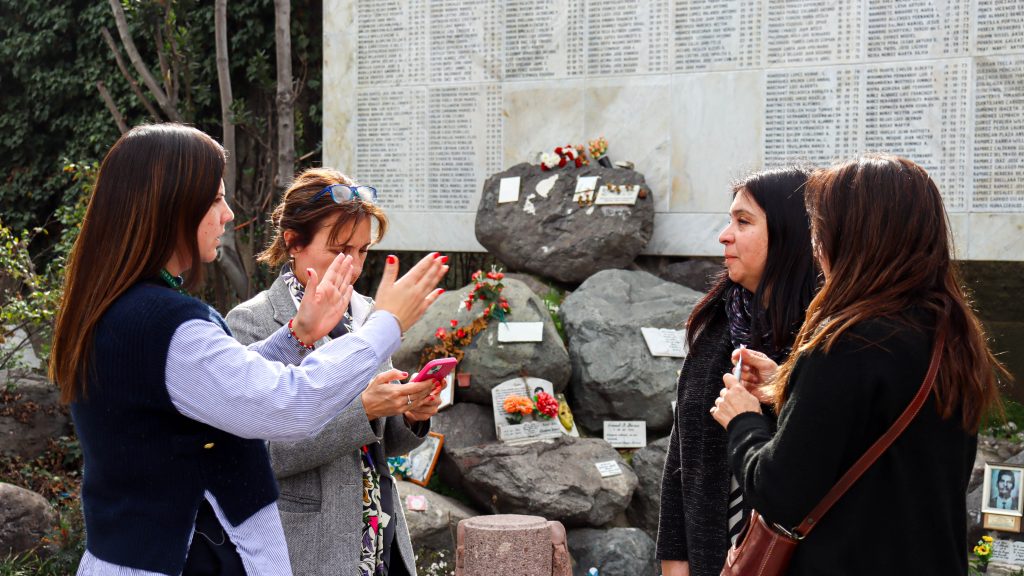 MOP visita el Cementerio General para coordinar conservación del Memorial de Ejecutados y Detenidos Desaparecidos