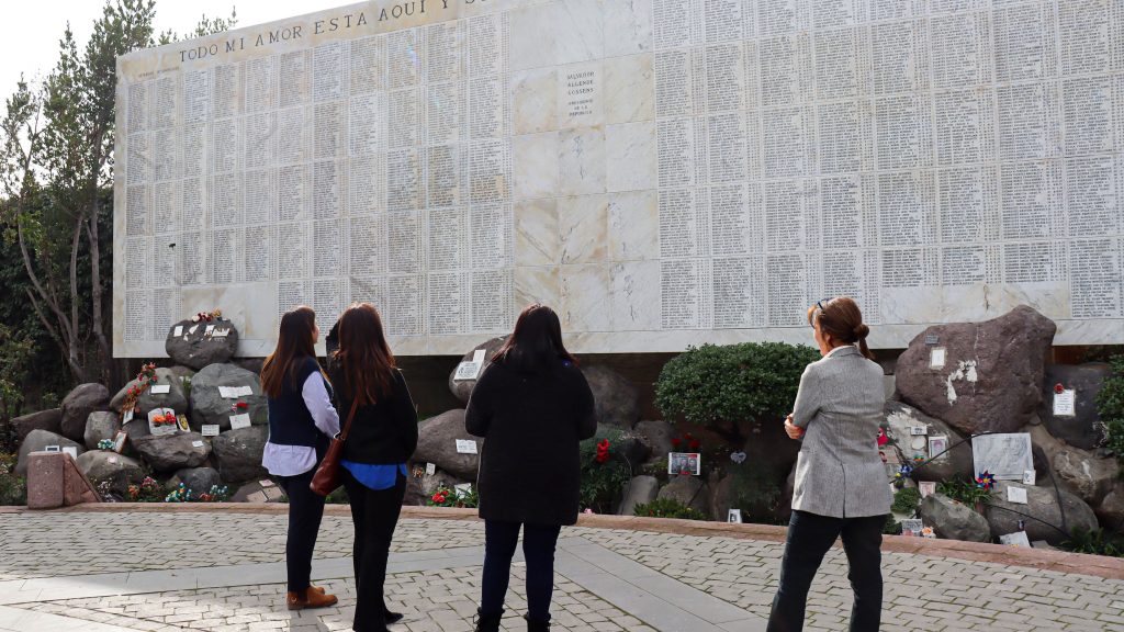 MOP visita el Cementerio General para coordinar conservación del Memorial de Ejecutados y Detenidos Desaparecidos
