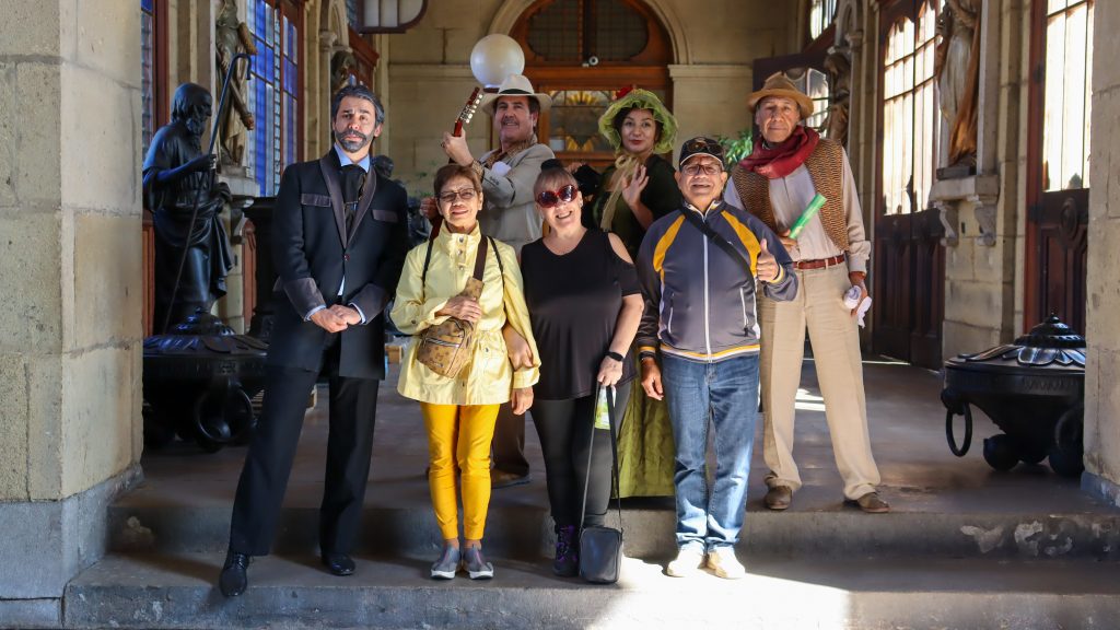 Vecinas y vecinos participaron de nuestro recorrido “Artes y Letras”