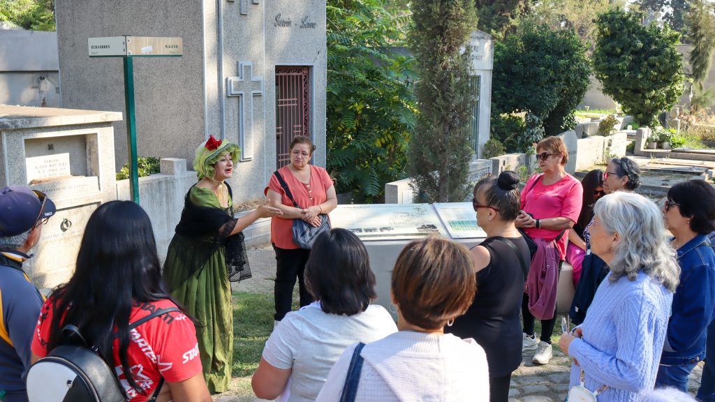 Vecinas y vecinos participaron de nuestro recorrido “Artes y Letras”