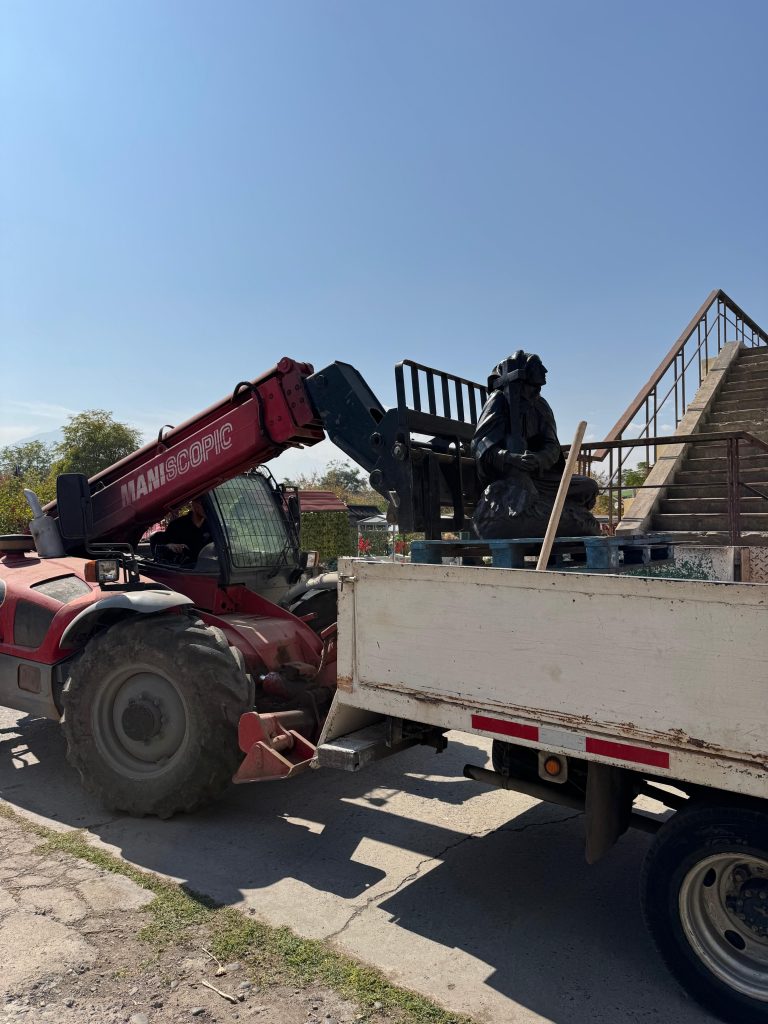 Esculturas intervenidas vuelven a su lugar en el Cementerio General