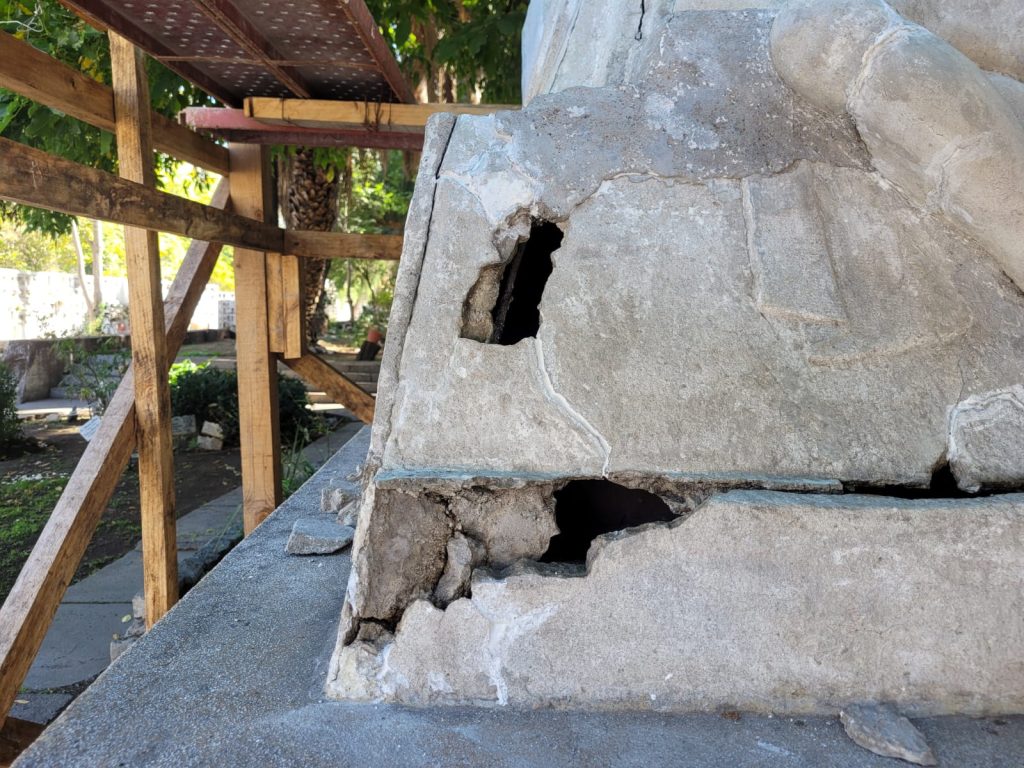 Avances en la consolidación de la escultura “Último Regazo”