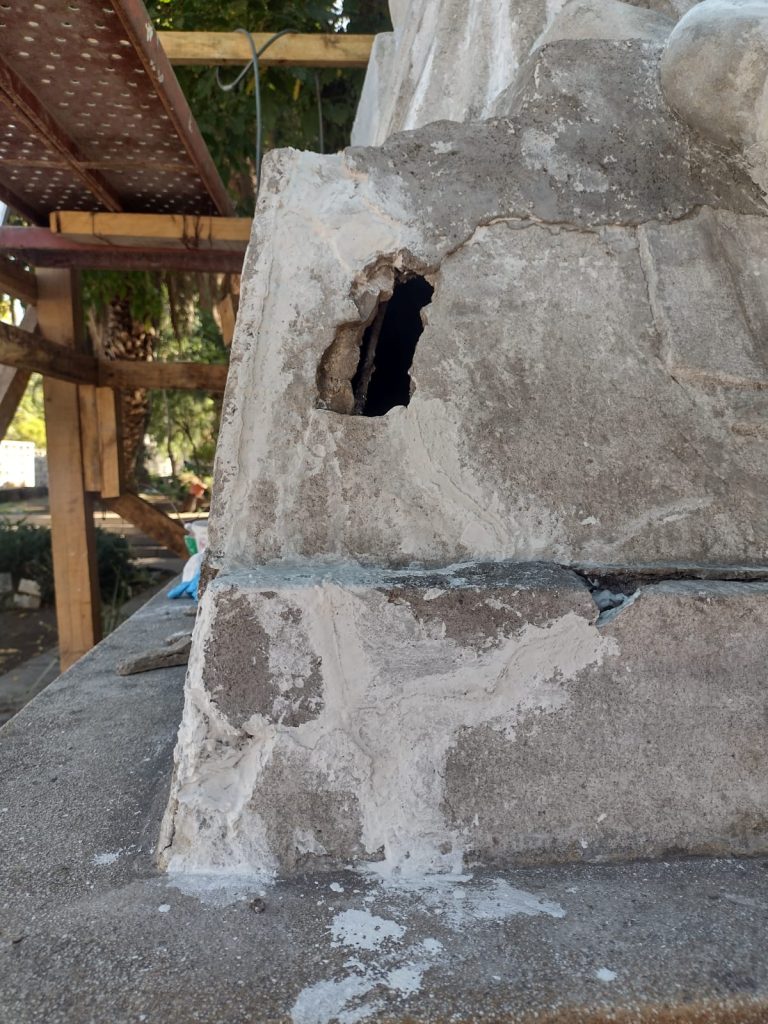 Avances en la consolidación de la escultura “Último Regazo”
