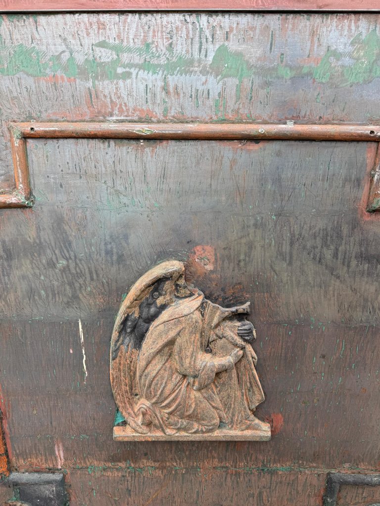 Comienza la restauración del histórico Portón Cipreses del Cementerio General