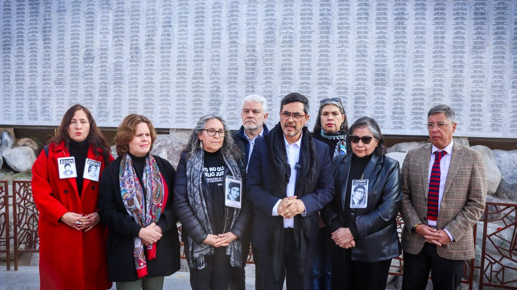 Cementerio General de Recoleta acoge hito conmemorativo por el Mes de los Derechos Humanos